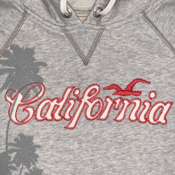 Vintage Hollister Crop Top Hoodie with embroidering and 3/4 length sleeves - Picture 4 of 8